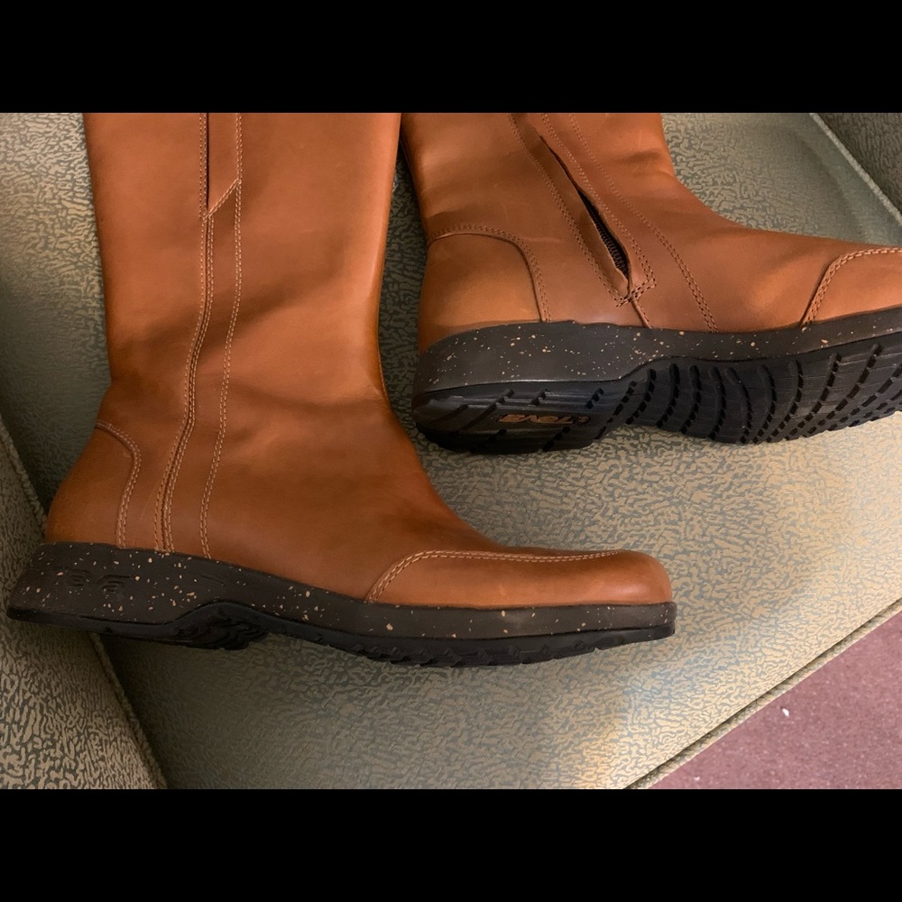 Teva leather Capistrano mid-calf boot - Picture 9 of 10